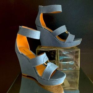 Denim wedge 4”heel. Size 7 1/2. Comfortable.Slightly used. excellent condition.
